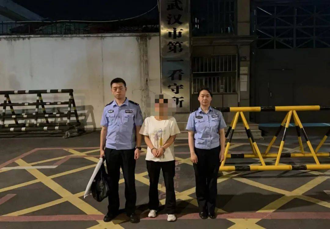 这买卖真“刑”！在地铁便利店用假币换真币