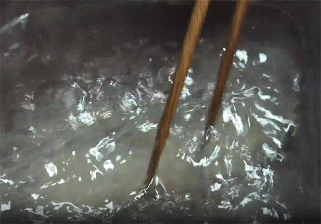 包菜炒粉条怎样做才好吃？技巧全在这里，难怪以前炒的粉条老粘锅