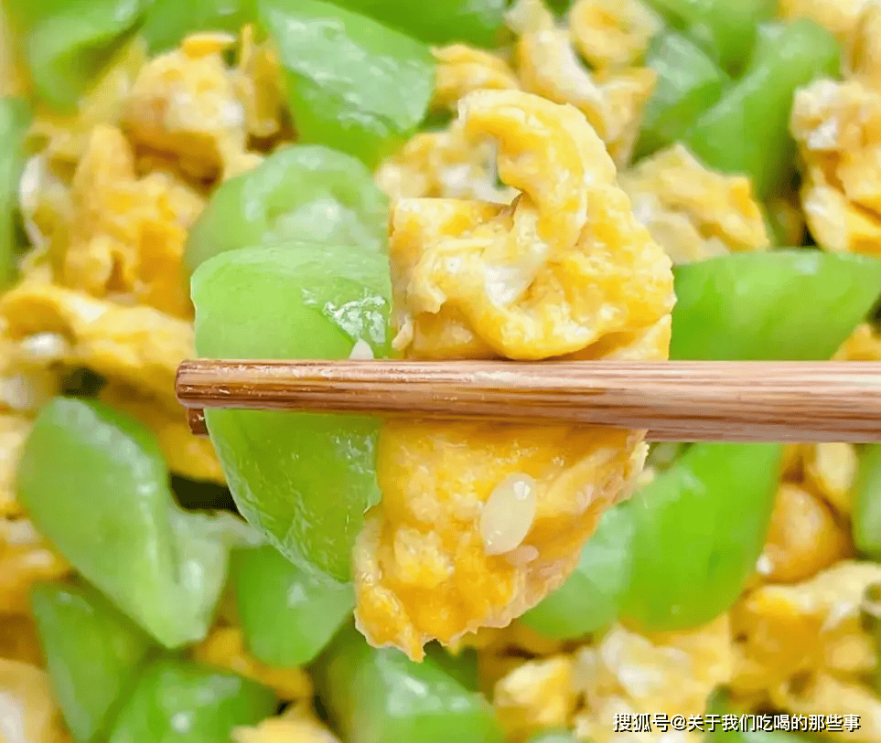 丝瓜炒鸡蛋，牢牢记住2个小技巧，保证丝瓜翠绿鲜嫩，入味好吃