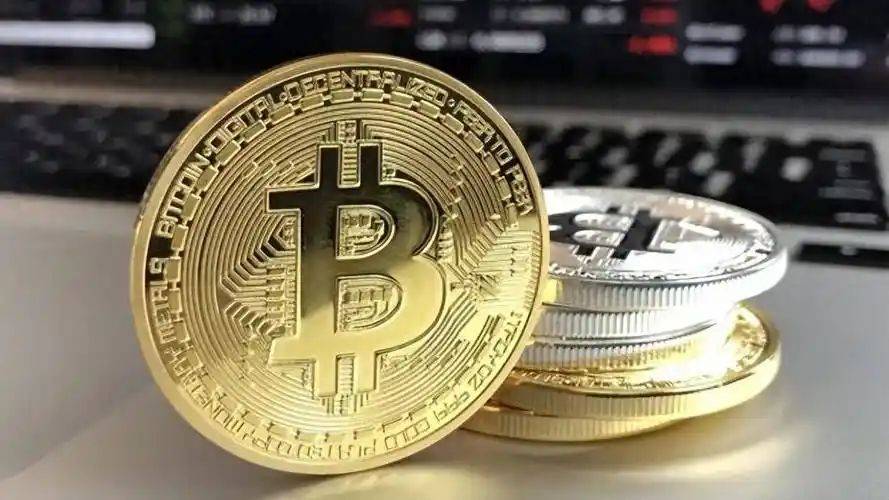 比特币价格突破10万大关，特朗普“炒币”，打的什么算盘？
