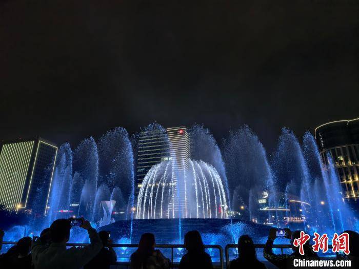 上海市中心大宁公园音乐喷泉焕新回归 “科技硬件”与“文化软件”完美融合